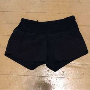 Lululemon mid rise 3.5” shorts